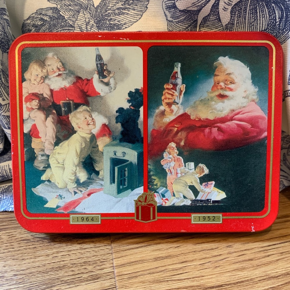 Coca Cola Collectors Tin with Paying cards Set
